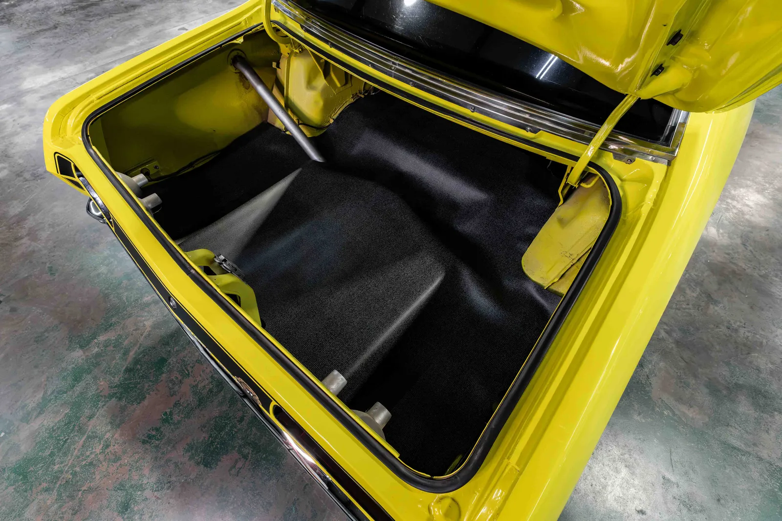 1971-Plymouth-Duster-Curious Yellow-VL29C1B233577-53.jpg